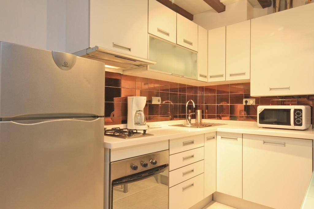 Apartamentos Inside Alhacaba Granada Rom bilde